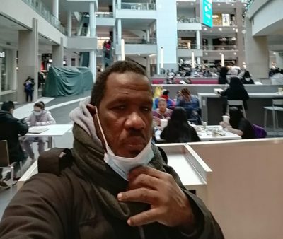 الالاف يموتون في المستشفيات ومجمعات التسويق تعج بالعشرات