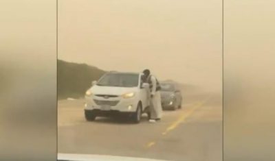 بعد ظهوره في مقطع فيديو.. متطوع الأجواء الغابرة بالأحساء: والدتي كانت السبب في تطوعي لخدمة الناس