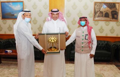 الجمعية السعودية للإرشاد السياحي تسلم “عشي” جائز التميز بحضور محافظ ينبع