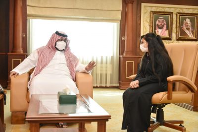 نائب أمير جازان يكرم دلع مدخلي