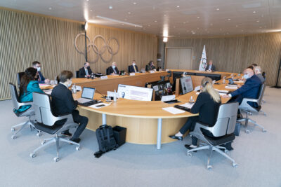 منظمي العاب طوكيو يعلنون الحرب على كورونا … ويمنعون تجمع أكثر من  10 الاف شخص في المكان الواحد