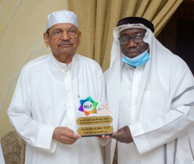 رابطة أحياء مكة المكرمة تكرم عبد الحميد كاتب