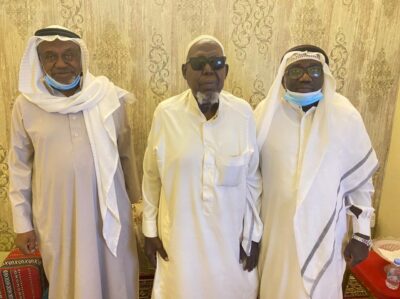 رئيسا رابطة فرق أحياء مكة “السلف والخلف” يزوران أحد أشهر رؤساء فرق مكة القدامى