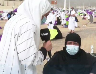حاجّة سعوديّة مسنّة تتحدث بعفوية: بلدي أحسن بلد وشعبي أحسن شعب وأفتخر أني سعودية