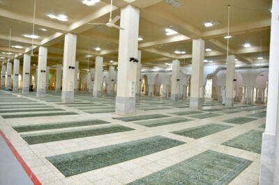 وزارة الشؤون الإسلامية تكمل مشروع فرش مساجد المشاعر المقدسة بمساحة تتجاوز ٣٢ ألف متر بالسجاد الفاخر