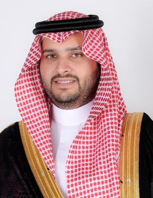 الأمير تركي بن محمد بن فهد يعايد أيتام ويتيمات جمعية (بناء) بنصف مليون ريال