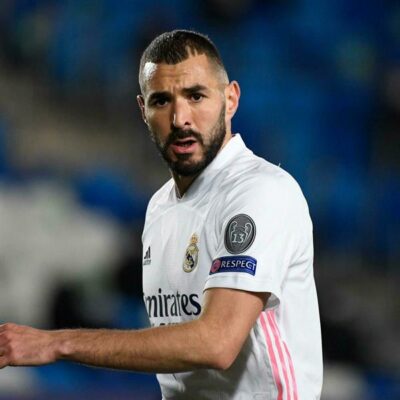 ريال مدريد يعلن إصابة مهاجمه كريم بنزيمة بفيروس “كورونا”