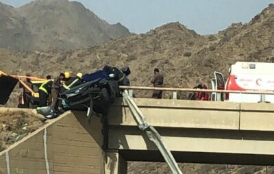 الهلال الاحمر بالباحة يفك احتجاز سائق مركبة بعد حادث مروري