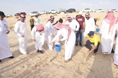 البيئة “تثنر ٣٠٠ كيلو من البذور البرية لزيادة الغطاء النباتي بالاحساء”