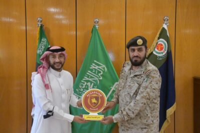 غدران وقائد الدفاع الجوي يبحثان سبل التعاون بين القطاعات الحكومية