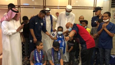 العدالة يقدم هدايا لمرضى الفشل الكلوي بالجالية السودانية