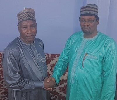 رئيس الجاليات التشادية “حسين عيسى” يُنصّب رئيس مكتب الجالية بمكة