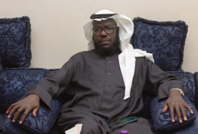 كشافة شباب مكة يحاصرون الإعلامي محمد رابع بأسئلة التأسيس لصحافة المستقبل