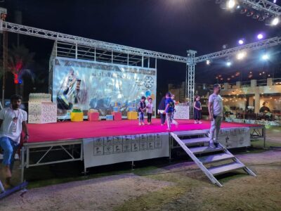 الأستاذة “انيسه العلي” قصة نجاح يشيد بها الزائرون في مهرجان الطفل