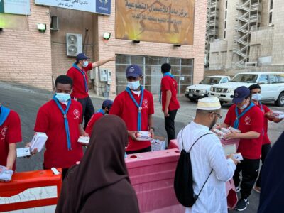 كشافة وزارة التعليم تقدم 1126 كيلو جرام من الفواكه الطازجة لحجاج بيت الله الحرام  