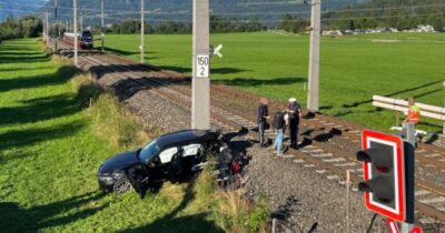 وفاة مواطن سعودي وأبنه بحادث إصطدام قطار بمركبتهما في النمسا