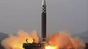 كوريا الشمالية تطلق صاروخين باليستيين في البحر