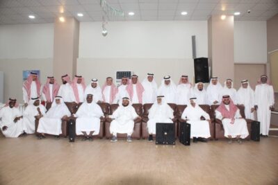 معلمو الحسين بن علي يكرمون زملائهم المتقاعدين 