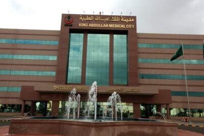 فريق طبي في مدينة الملك عبدالله الطبية بمكة ينجح في استبدال عظمة ركاب متصلبة بالأذن