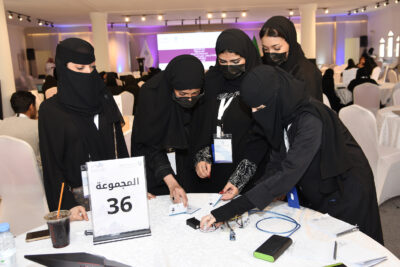 شباب وشابات سعوديات يبتكرون مشاريع تكنولوجية لتحسين جودة الحياة في البيكاثون بتقنية الأحساء الرقمية