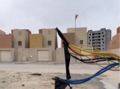 فيديو .. أول رد من وزارة الإسكان على متضرري مشروع فلل “ديار الأحساء” بعد انهيار أسقف منازلهم وتشقق الجدران