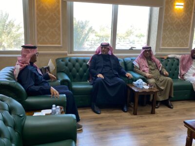 محافظ بيشة يزور إدارة التعليم