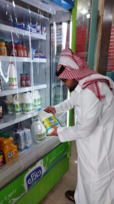 بلدية بيشة تُغلق ٢٩ محلاً مخالفًا وتنذر ١٣٠ منشأةً أخرى