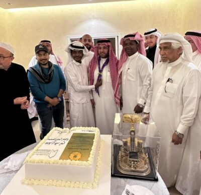 كشافة شباب مكة  تقلد  “سيف الدين”  بمنديل فرقة المرحوم بندر العبيدي ووسام “الابتكار والتميز والإبداع”