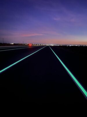 لرفع مستوى التنبيه ليلاً.. “النقل” تنفذ تجربة الدهان المضيء في طريقين