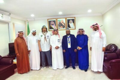 رئيس مركز مدينة العيون بمحافظة الأحساء يستقبل أعضاء رواد مكتب الكشافة السعودية مركز العيون