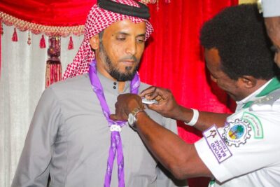 كشافة شباب مكة  تمنح “اللحياني” منديل فرقة “العبيدي” للأعمال التطوعية  