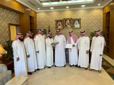 محافظ بيشة يدشن جمعية « منارات »