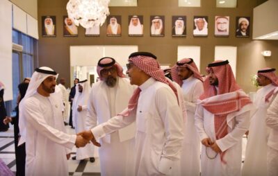 أكثر من 150 دبلوماسياً يلتقون على مائدة إفطار “غرفة مكة”