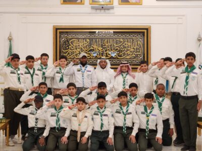 كوكبة من فرقة مدرسة هشام بن حكيم المتوسط تزور مجمع كسوة الكعبة