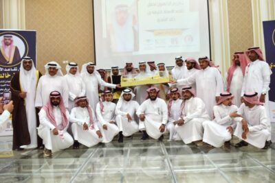 الشدي بعد ٣٠ سنة يتقاعد من السلك التعليمي ومدرسته تحتفل به