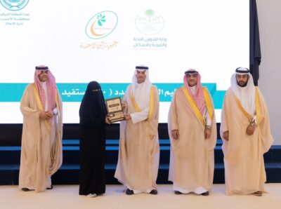 سمو محافظ الأحساء يستقبل نائب وزير الشؤون البلدية والقروية والإسكان ويسلم عدداً من الوحدات السكنية لمستفيدي الإسكان التنكري