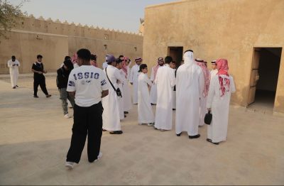 المشاركون في “بصمات” يزورون معالم الأحساء التاريخية