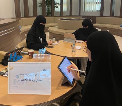 بـ 3 مسارات ..طلبة وخريجّي جامعة الإمام عبدالرحمن بن فيصل في برنامج صيفي لريادة الأعمال