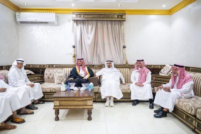 الأمير فواز بن سلطان يعزي أسرة شيخ شمل الشيابين