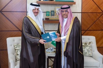 أمير الشرقية يستقبل مدير عام فرع وزارة التجارة بالمنطقة الشرقية بالمنطقة