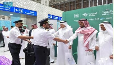 بالصور.. وصول أول رحلة طيران تنقل حجاج الخارج إلى مطار الأمير محمد بن عبد العزيز بالمدينة