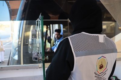 ارشاد الحافلات يمكّن العنصر النسائي لخدمة ضيوف الرحمن خلال موسم الحج