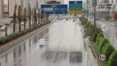أمطار رعدية وسيول على مكة والرياض و4 مناطق أخرى وتحذير من الدفاع المدني