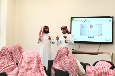 فرع الرئاسة العامة لهيئة الأمر بالمعروف بالمنطقة الشرقية يقيم دورة تدريبية بعنوان “أساسيات لغة الإشارة”