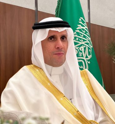 80 عامًا من العمل.. أحمد الشرهان في سوق العود والعطور بالرياض