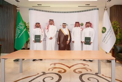 نائب وزير “البيئة” يرعى توقيع مذكرة تعاون لتعزيز تمكين الأسر الريفية ورفع جودة الإنتاج الزراعي بالمملكة