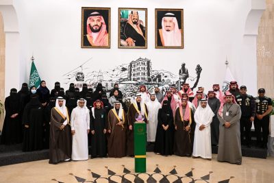 مُحافظ الطائف يكرّم الجهات المشاركة في فعاليات سرطان الثدي.