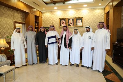 محافظ بيشة يستقبل رئيس وأعضاء جمعية خبراء للمتقاعدين ويشيد بجهود الجمعية المستقبلية