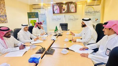 غرفة بيشة وجمعية عبق الشبابية تبحثان تعزيز التعاون في التدريب والمسؤولية المجتمعية