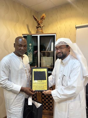 جامعة أفريقيا الفرنسية العربية تبرم اتفاقية تعاون مع مكتب النخبة للمحاماة وتناقش خططها المستقبلية مع قيادات المركز الرئيسي